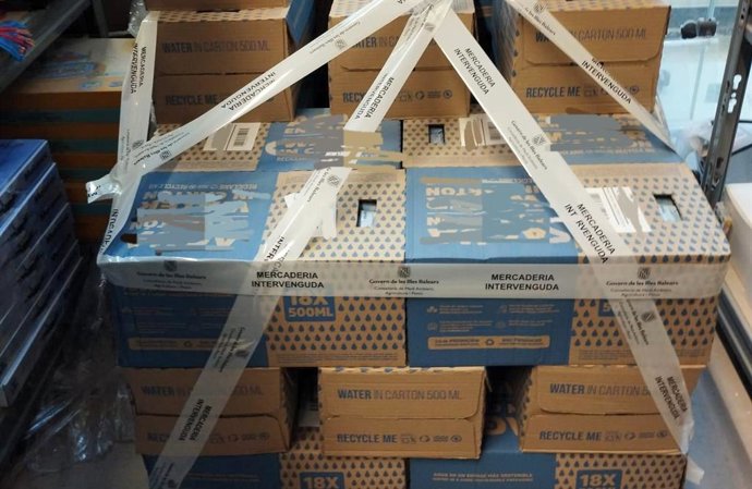Intervienen más de 2.000 botellas de agua en el aeropuerto de Palma