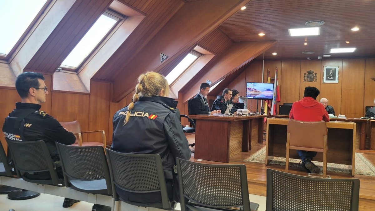 Condenado a 5 años por entrar en una autocaravana y violar a la mujer que dormía en su interior