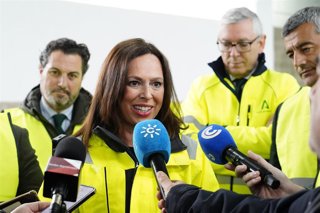 La consejera de Fomento, Articulación del Territorio y Vivienda, Rocío Díaz, en la lonja pesquera de Ayamonte.