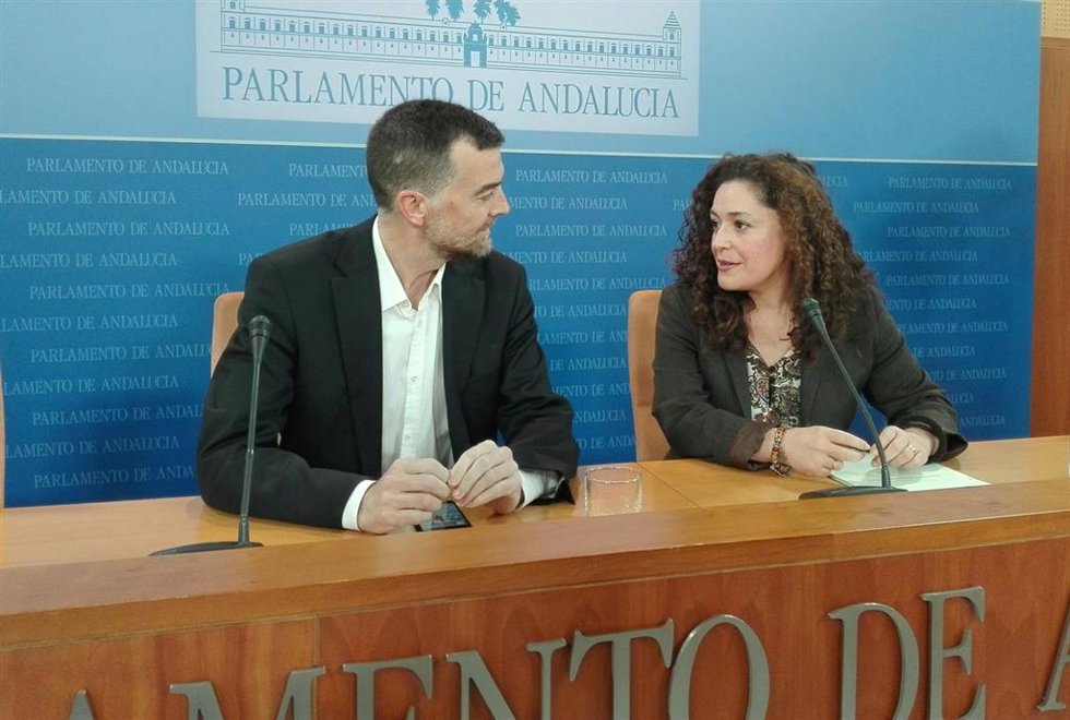 Archivo - El coordinador general de IU, Antonio Maíllo, y la portavoz del Grupo Por Andalucía, Inma Nieto, en una imagen de archivo. 