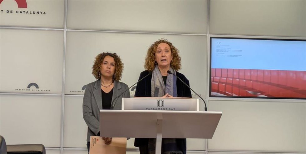La portavoz de ERC en el Parlament, Ester Capella, junto a la diputada de la formación Laia Cañigueral