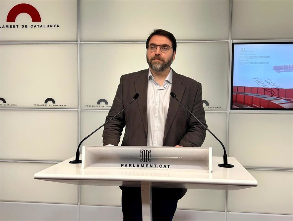El presidente del PSC-Units en el Parlament, Ferran Pedret, en una rueda de prensa