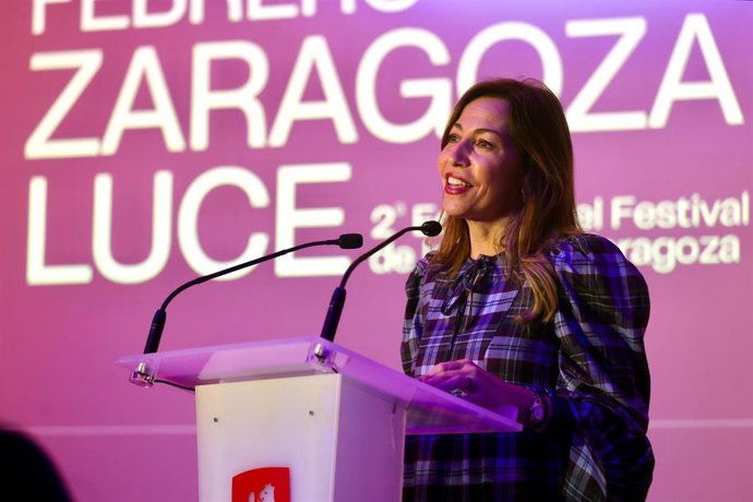 La alcaldesa Natalia Chueca durante la presentación del festival Zaragoza Luce.