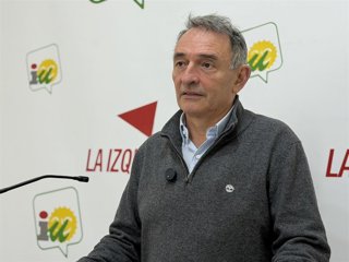 Enrique Santiago en la sede provincial de IU en Córdoba.