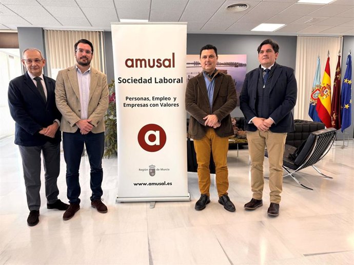El Ayuntamiento de San Javier firma un convenio de colaboración con la Asociación Empresarial de Sociedades Laborales y Participadas de la Región de Murcia (AMUSAL)