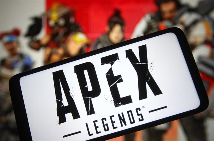 Archivo - October 9, 2021, Ukraine: In this photo illustration an Apex Legends logo of a game is seen on a smartphone screen.