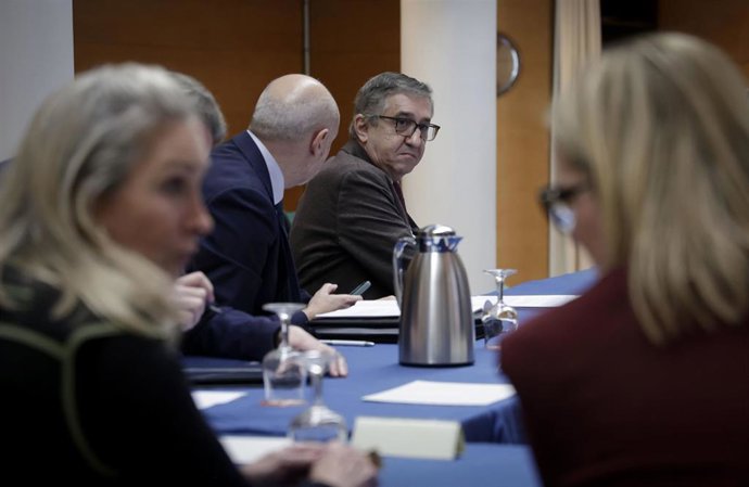 El conseller de Hacienda, José Antonio Rovira, en la comisión mixta Consell-Corts