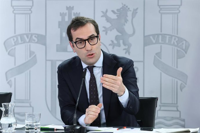 El ministro de Economía, Comercio y Empresa, Carlos Cuerpo, ofrece una rueda de prensa tras el primer Consejo de Ministros del año, a 7 de enero de 2026, en Madrid (España). El primer Consejo de Ministros del año ha estado marcado por la política internac