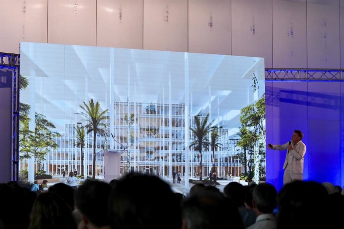 Archivo - El arquitecto, Bjarke Ingels, durante el acto de colocación de primera piedra del Centro Común de Investigación en el pabellón de la Navegación de la Isla de la Cartuja de Sevilla, a 30 de junio de 2025 en Sevilla (Foto de archivo).