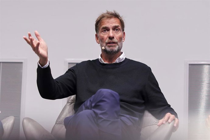 Archivo - Jurgen Klopp, durante una charla.