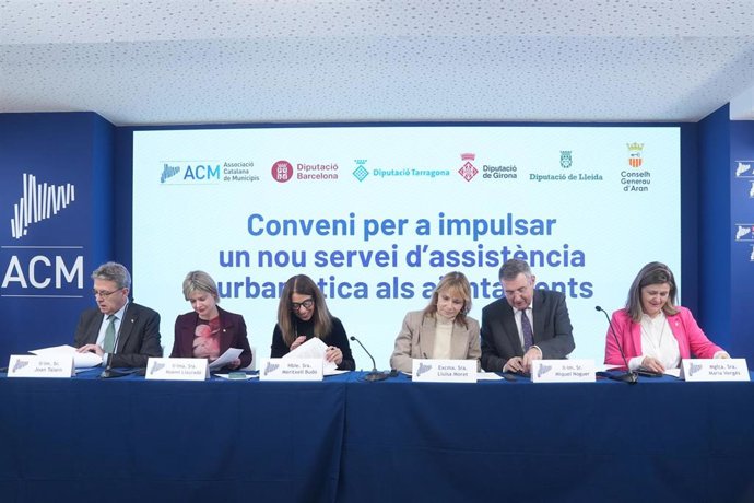 Pte de la Diputación de Lleida, Joan Talarn; de la Diputación de Tarragona, Noemí Llauradó; la pta de la ACM Meritxell Budó; pta de la Diputación de Barcelona, Lluïsa Moret; pte de la Diputación de Girona, Miquel Noguer, y la síndica de Aran, Maria Vergés