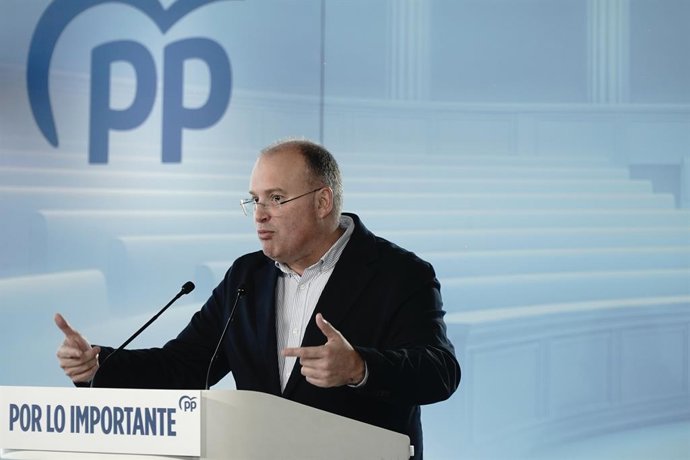 El secretario general del PP, Miguel Tellado, durante la apertura de la 28 Interparlamentaria del PP, en el Palexco, a 10 de enero de 2026, en A Coruña, Galicia (España). Bajo el lema 'Por lo importante', los populares buscan diseñar la estrategia del par