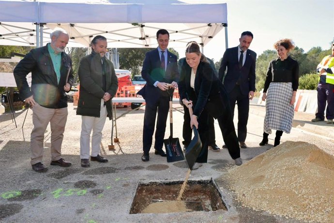 Acto de colocación de la primera piedra de las obras de la rotonda y el vial cívico de Crestatx