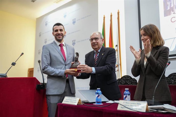 Entrega del V premio Ateneo de Sevilla para Jóvenes investigadores sobre enfermedades neurodegenerativas