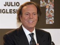 UGT condena las "agresiones sexuales" de Julio Iglesias y avisa de la "impunidad" de agresores con empleadas del hogar