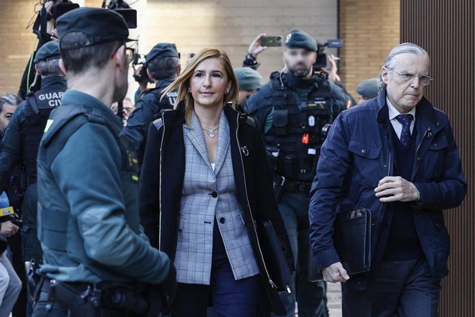 La exconsellera de Justicia e Interior de la Generalitat Valenciana Salomé Pradas, a su llegada a los juzgados de Catarroja, a 12 de enero de 2026, en Catarroja, para el careo con Cuenca