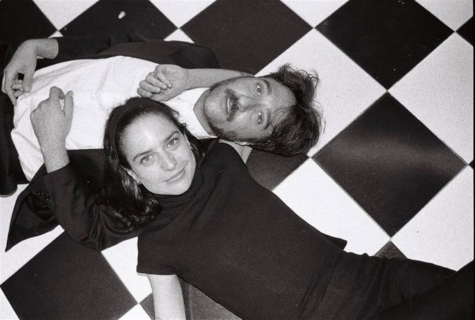 El dúo de ultrapop Cora actúa este jueves en Toledo para presentar su último trabajo 'El cuarto dorado'