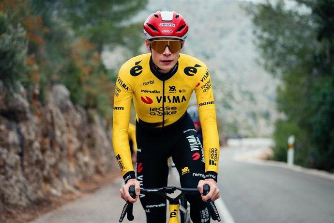Archivo - El ciclista danés Jonas Vingegaard en un entrenamiento con el Team Visma | Lease a Bike