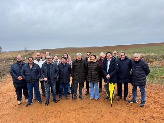 La consejera de Agricultura, Ganadería y Desarrollo Rural, María González Corral, ha presentado en Valencia de Don Juan (León) el resultado final del proceso de concentración parcelaria de la zona de Los Oteros.