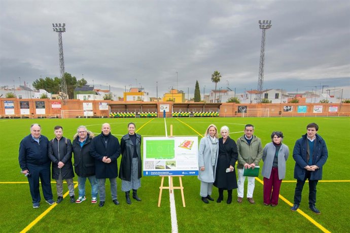 La consejera de Cultura y Deporte, Patricia del Pozo, en su visita al Estadio Municipal José Acevedo 'Pepito' de Bormujos.