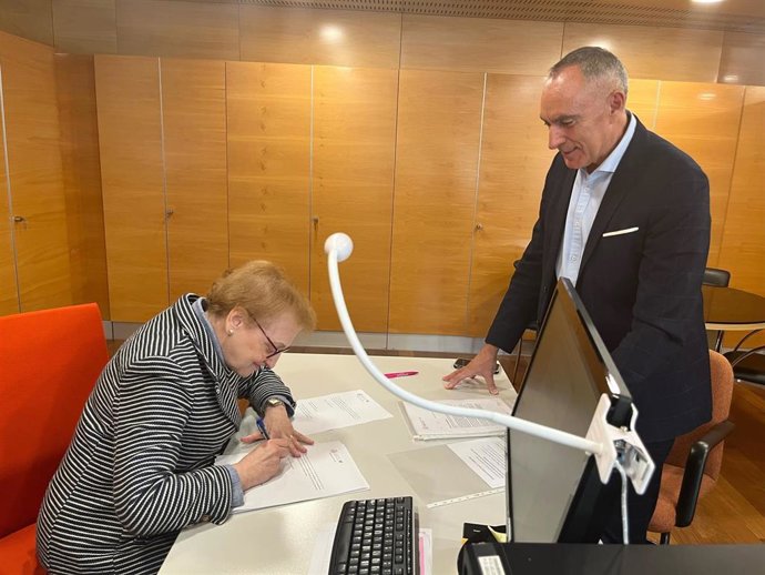 El hasta ahora vicerrector de Internacionalización y Multilingüismo de la Universitat de València, Carles Padilla, ha anunciado su candidatura a las elecciones al Rectorado de esta institución, que se celebrarán el próximo 3 de marzo.