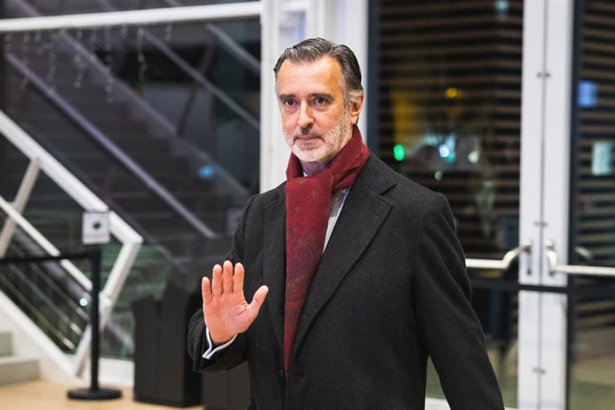 6 de janeiro de 2026, Lisboa, Portugal: João Cotrim Figueiredo chega para participar do debate com todos os onze candidatos à Presidência da República na RTP. A campanha presidencial vai de 4 a 14 de janeiro e as eleições serão realizadas em Portugal em j