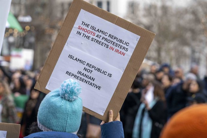January 11, 2026, Portland, Oregon, USA: A crowd of mostly Iranian immigrants gather in Pioneer Square in Portland, Oregon, USA, on Sun., Jan. 11, 2026, in support of ongoing protests in Iran. The protesters chanted against Ayatollah Khamenei and the Isla