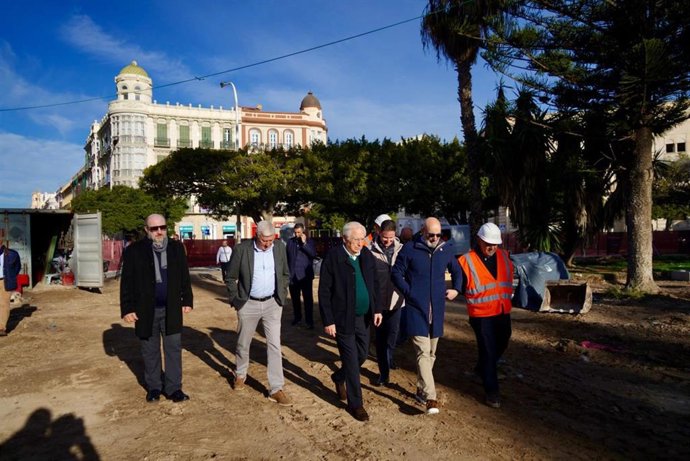 El presidente de Melilla, Juan José Imbroda, durante una visita a unas obras en la ciudad