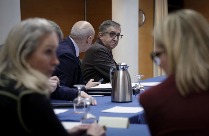 El conseller d'Hisenda, José Antonio Rovira, en la comissió mixta Consell-Corts