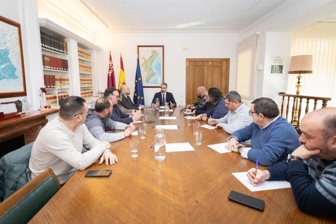 El delegado del Gobierno en la Región de Murcia, Francisco Lucas, reunido con el comité de empresa de Sabic