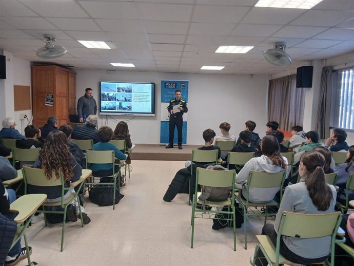 Taller del Programa Fiestas Seguras en Pollença con motivo de las fiestas de Sant Antoni