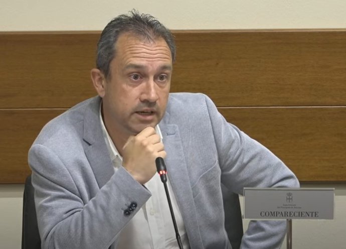 Archivo - El consejero de Ordenación del Territorio, Urbanismo, Vivienda y Derechos Ciudadanos, Ovidio Zapico, durante su intervención en la Junta General.