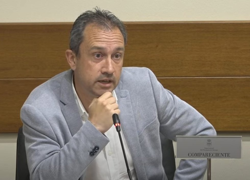 Archivo - El consejero de Ordenación del Territorio, Urbanismo, Vivienda y Derechos Ciudadanos, Ovidio Zapico, durante su intervención en la Junta General.