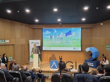 Jorge Paradela en Algeciras en la jornada organizada por la Asociación de Grandes Industrias del Campo de Gibraltar.