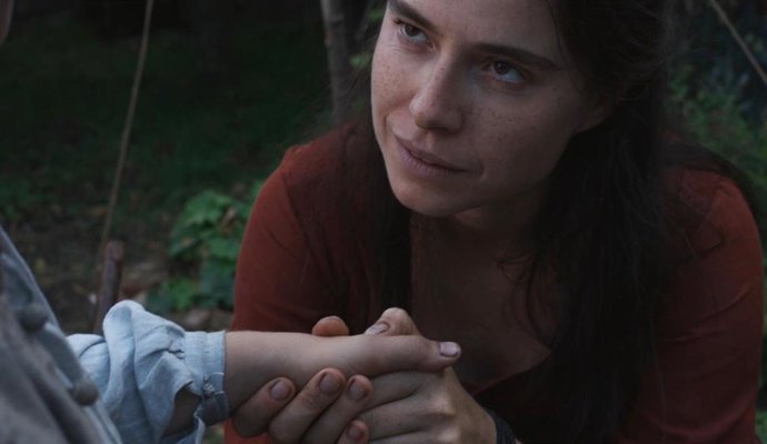 Jessie Buckley predice el futuro de su hijo en este clip en primicia de Hamnet, la gran sorpresa de los Globos de Oro