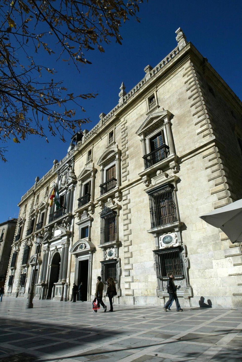 Archivo - Sede del TSJA y Audiencia Provincial de Granada, en imagen de archivo