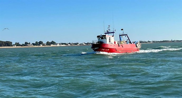 Archivo - Barco arrastre Sanlucar de Barrameda (Cádiz). Imagen de archivo