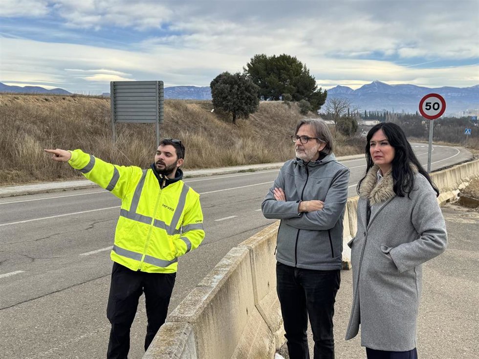 La alcaldesa de Huesca, Lorena Orduna, y el concejal de Urbanismo, Iván Rodríguez, han visitado las obras.