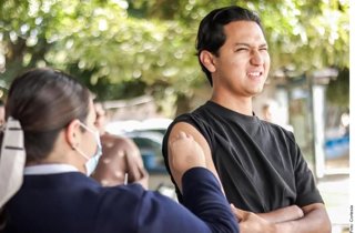 Chapala refuerza vacunación tras caso de sarampión; aplican dosis SRP, influenza, Covid y neumococo en Ajijic