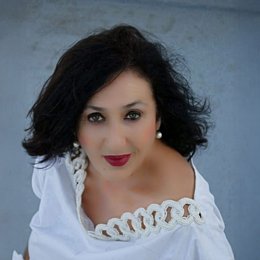 Josela Maturana gana el Premio Provincia de Guadalajara de Poesía 2025 con 'Ungido con cerezas'