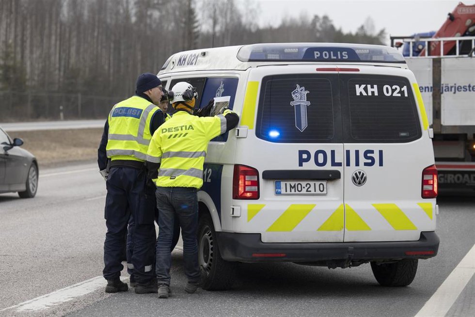 Archivo - Imagen de archivo de un vehículo de la Policía de Finlandia en Helsinki