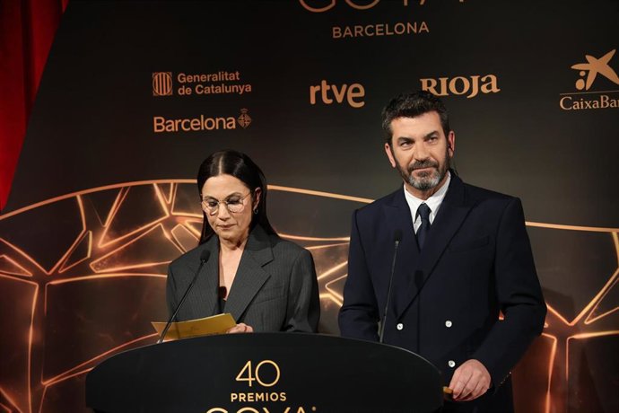 Toni Acosta y Arturo Valls durante la lectura de los nominados y nominadas a la 40 edición de los Premios Goya, en la Academia de Cine, a 13 de enero de 2026, en Madrid (España)