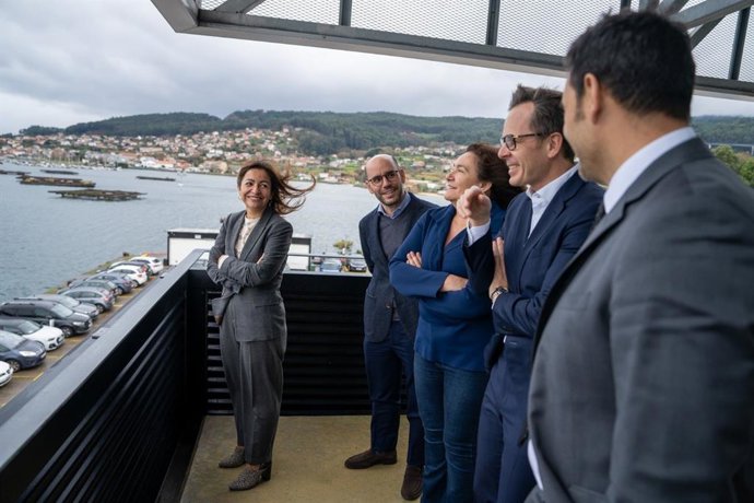 La conselleira do Mar, Marta Villaverde, en una visita a Wofco