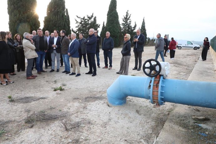 Pérez Llorca durant la visita a Xacarella