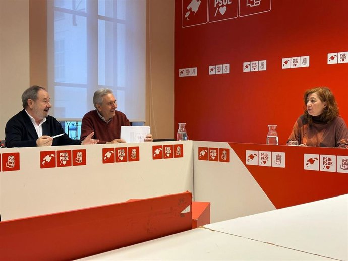 La secretaria general del PSIB, Francina Armengol, se reúne con las cámaras de comercio de Mallorca y Menorca.