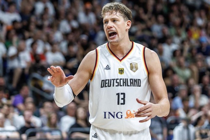 Archivo - FILED - 19 July 2024, Berlin: Germany's Moritz Wagner celebrates after the victory. Orlando Magic star Moritz Wagner made his comeback on Sunday in perfect time to feature in Thursday's first NBA regular season game in his native Germany. Photo: