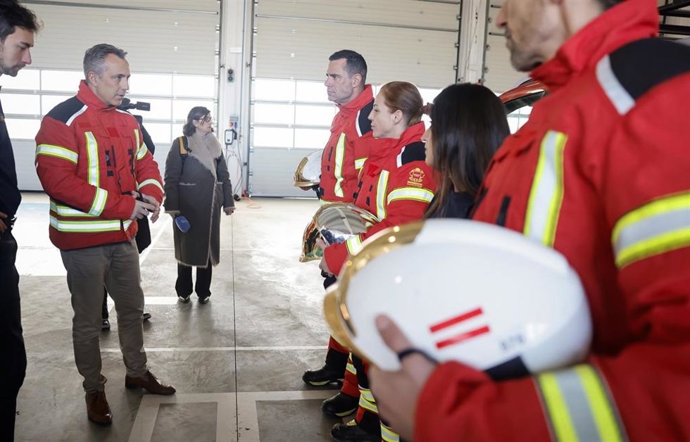 El consejero de Medio Ambiente, Agricultura e Interior de la Comunidad de Madrid, Carlos Novillo, durante la presentación de los nuevos uniformes de Bomberos