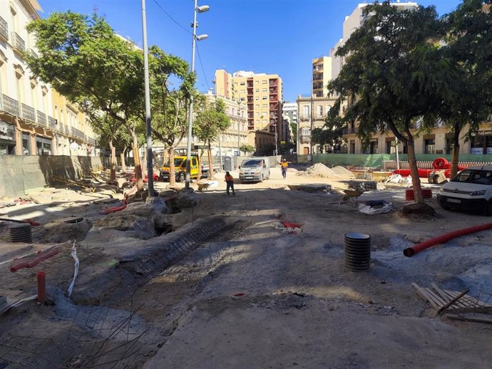 Archivo - Obras de remodelación de la Puerta de Purchena, en Almería, a 3 de septiembre de 2025.