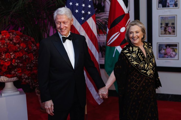Archivo - Arquivo - 23 de maio de 2024, Washington, Distrito de Columbia, EUA: O ex-presidente dos EUA Bill Clinton e a ex-secretária de Estado dos EUA Hillary Rodham Clinton são vistos na Sala dos Livreiros da Casa Branca, em Washington DC, durante o jan