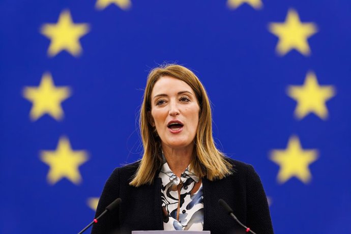 Archivo - Arquivo - 22 de outubro de 2025, França, Estrasburgo: A presidente do Parlamento Europeu, Roberta Metsola, discursa durante a sessão plenária do Parlamento Europeu. Foto: Philipp von Ditfurth/dpa
